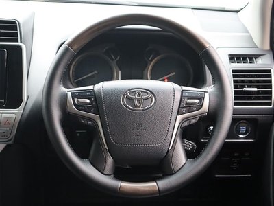 TOYOTA LAND CRUISER PRADO - 8