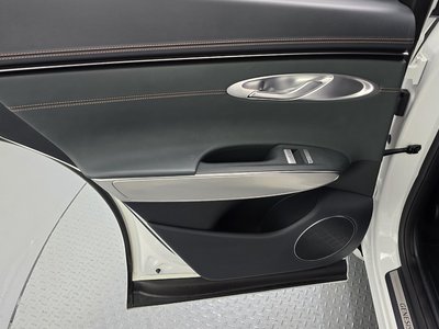 2023 Genesis GV70 — миниатюра 15