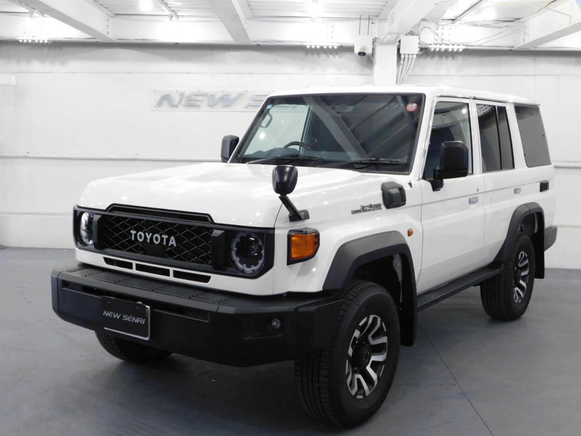 TOYOTA LAND CRUISER 70 - View 1