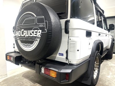 TOYOTA LAND CRUISER 70 - 2