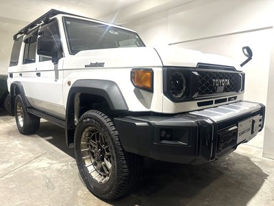 TOYOTA LAND CRUISER 70 - 3