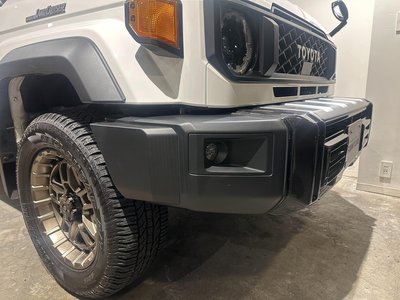 TOYOTA LAND CRUISER 70 - 7