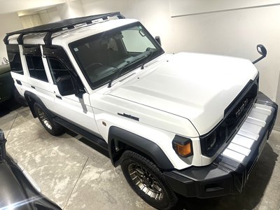 TOYOTA LAND CRUISER 70 - 5