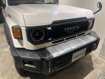 TOYOTA LAND CRUISER 70 - 9