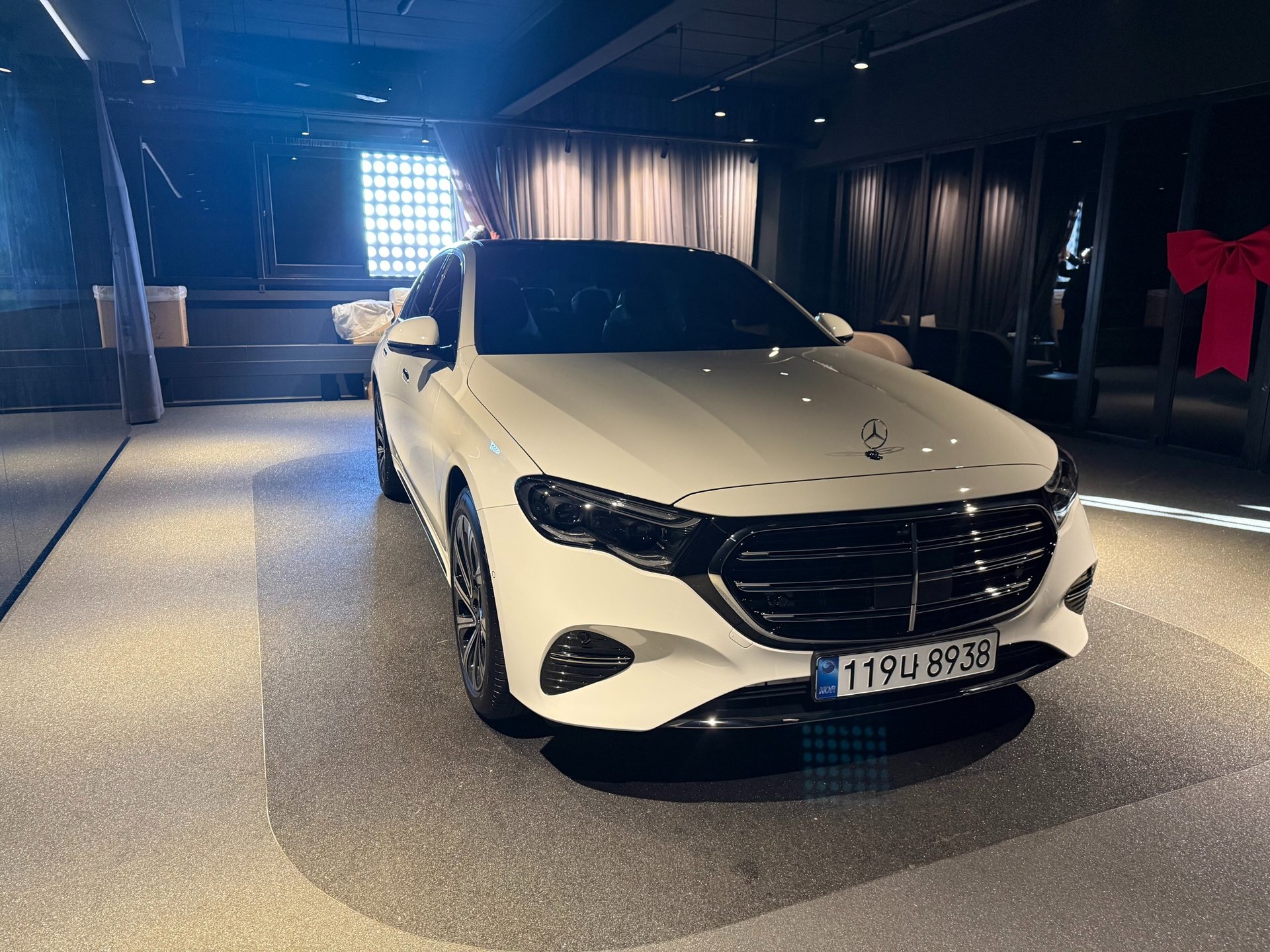 MERCEDES-BENZ E-CLASS - View 1