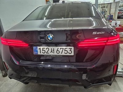 صورة 2 لـ 2025 BMW 5 SERIES
