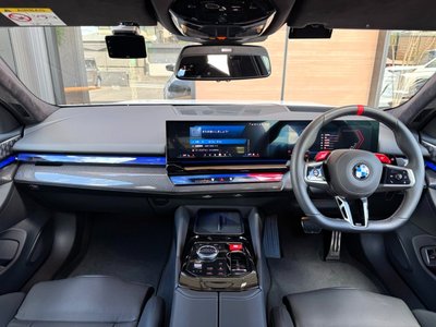 2025 BMW M5 缩略图 17
