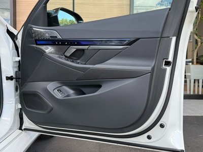 2025 BMW M5 缩略图 63