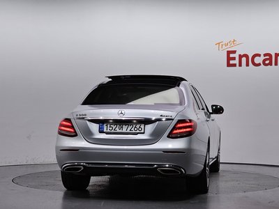 MERCEDES-BENZ E-CLASS - 3