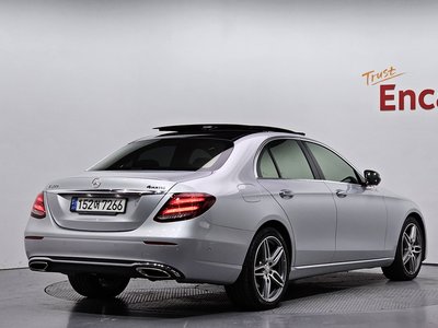 MERCEDES-BENZ E-CLASS - 4