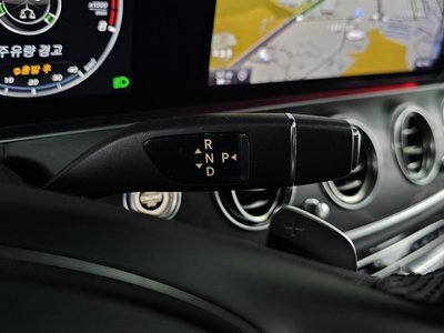 MERCEDES-BENZ E-CLASS - 9