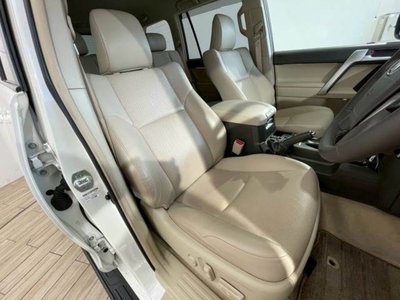 TOYOTA LAND CRUISER PRADO - 10
