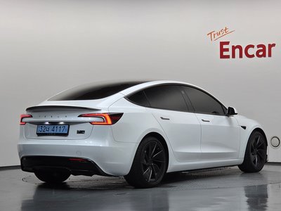 2026 Tesla MODEL 3 — фото 3
