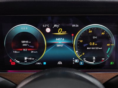 MERCEDES-BENZ E-CLASS - 8