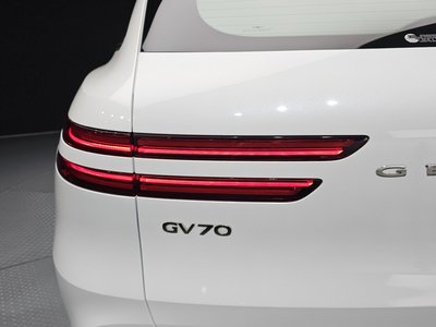 2022 Genesis GV70 photo 10
