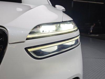 2022 Genesis GV70 photo 9