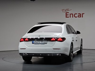 MERCEDES-BENZ E-CLASS - 4