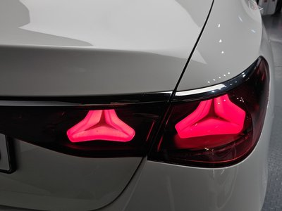 MERCEDES-BENZ E-CLASS - 10
