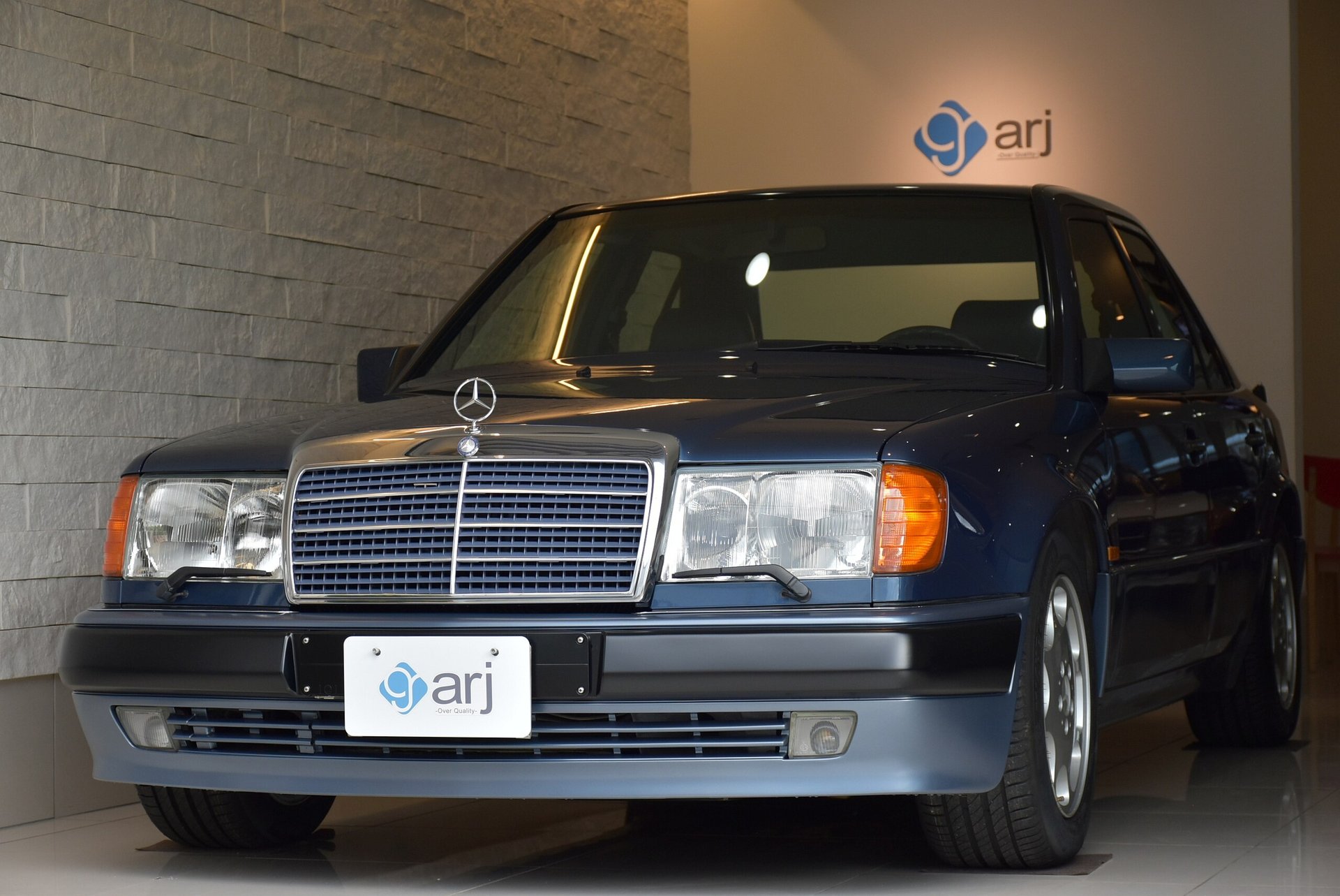 MERCEDES-BENZ MEDIUM-CLASS - View 1