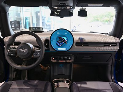 صورة 8 لـ 2025 MINI COOPER S