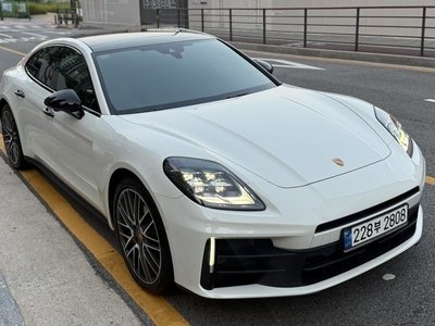 PORSCHE PANAMERA - 4