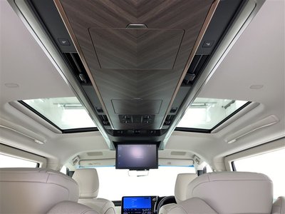 2024 Lexus LM photo 4