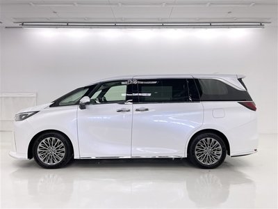 2024 Lexus LM — миниатюра 17