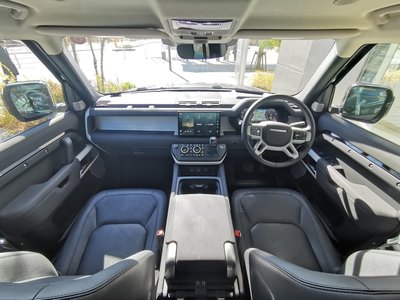 LAND ROVER DEFENDER - 4