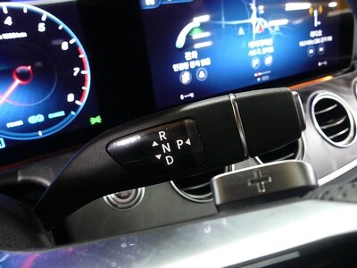 MERCEDES-BENZ E-CLASS - 9