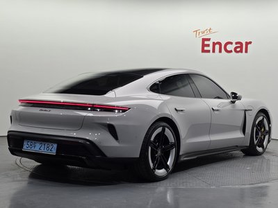 2024 Porsche TAYCAN 照片 3
