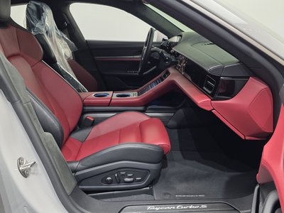 2024 Porsche TAYCAN thumbnail 11