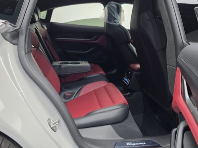 2024 Porsche TAYCAN thumbnail 12