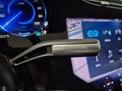 MERCEDES-BENZ EQS - 9