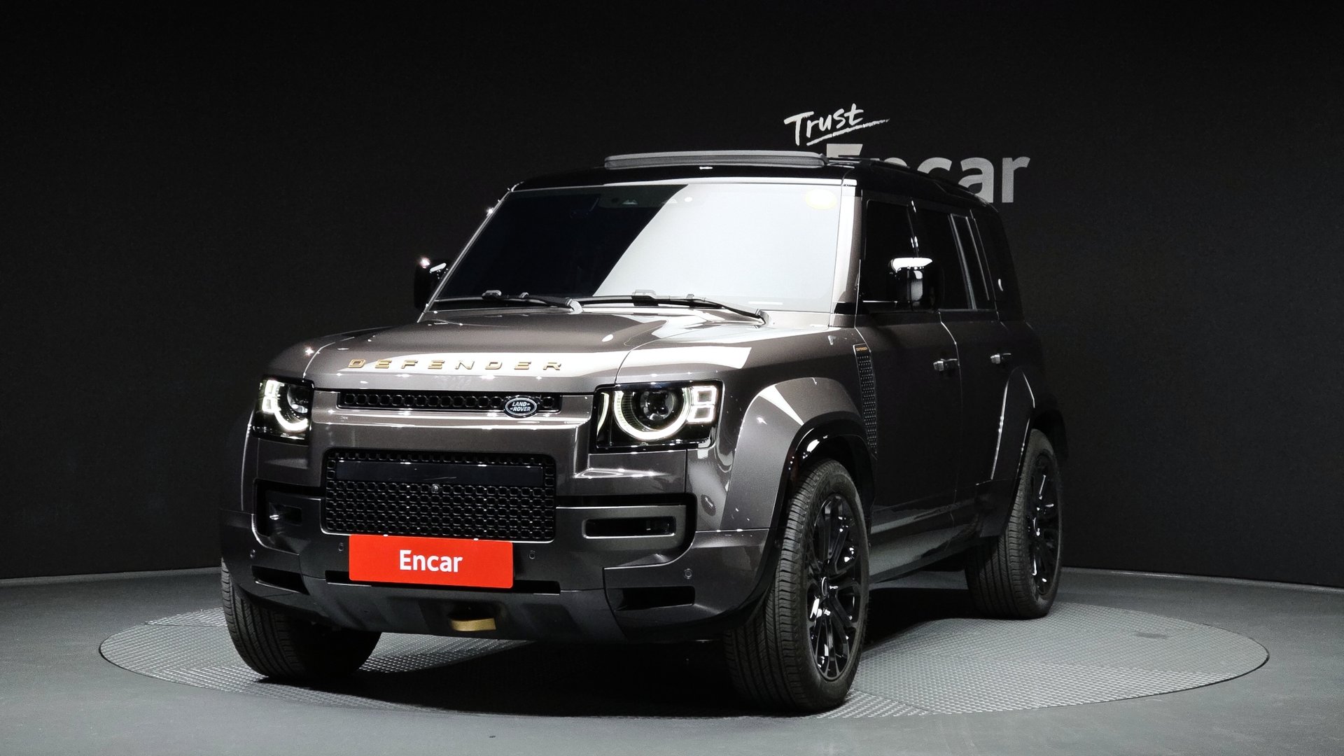 LAND ROVER DEFENDER - View 1