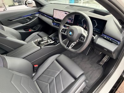 2025 BMW 5 SERIES 缩略图 12