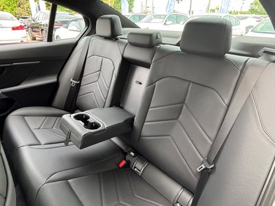 2025 BMW 5 SERIES 缩略图 37