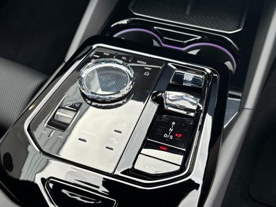 2025 BMW 5 SERIES 缩略图 61