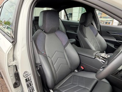 2025 BMW 5 SERIES 缩略图 11