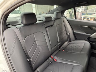 2025 BMW 5 SERIES 缩略图 35