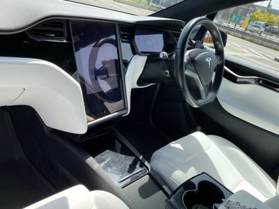 TESLA MODEL X - 3