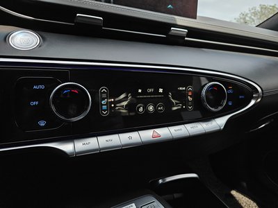 2021 Genesis GV70 — миниатюра 15