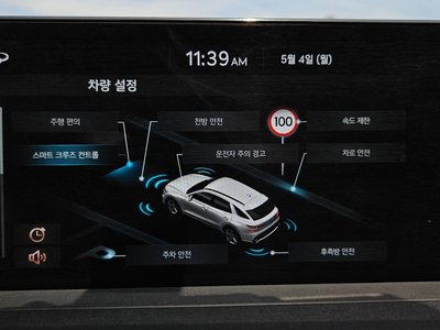 2021 Genesis GV70 — миниатюра 14