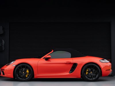 2017 Porsche 718 thumbnail 16
