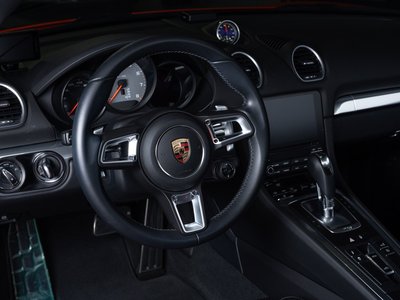 2017 Porsche 718 thumbnail 38