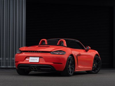 2017 Porsche 718 photo 2