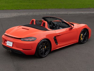 2017 Porsche 718 thumbnail 22