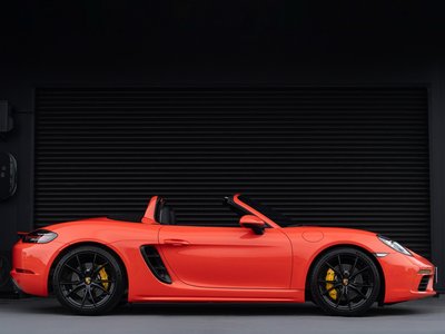 2017 Porsche 718 thumbnail 13