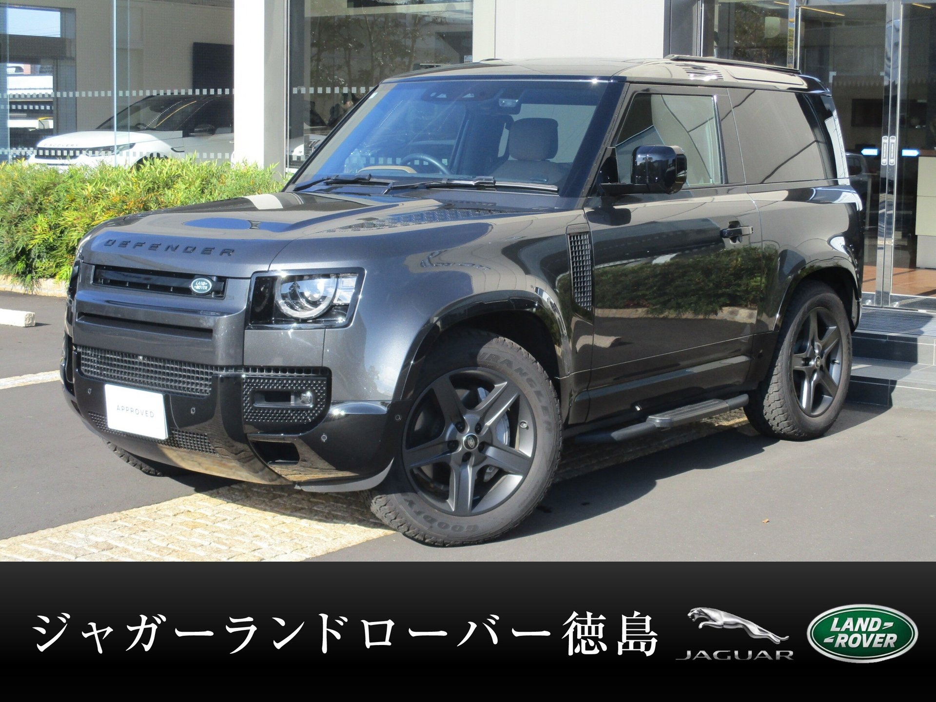 LAND ROVER DEFENDER - View 1