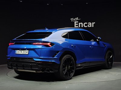 LAMBORGHINI URUS - 5