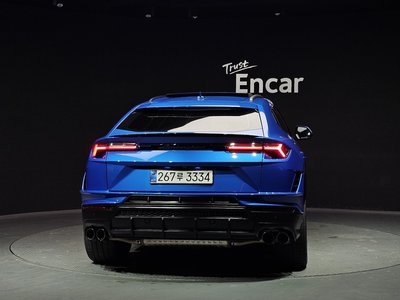 LAMBORGHINI URUS - 3
